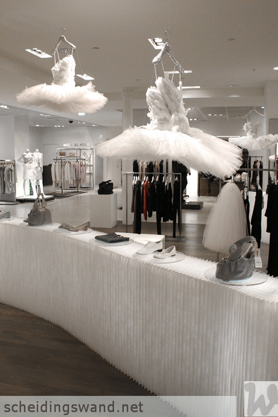 13 molo design Retail RepettoAtTheBonMarche Paris