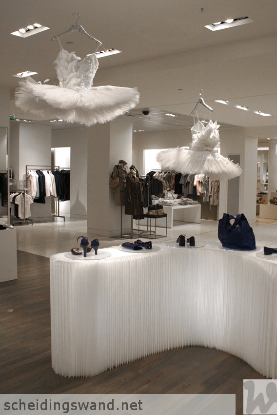 15 molo design Retail RepettoAtTheBonMarche Paris